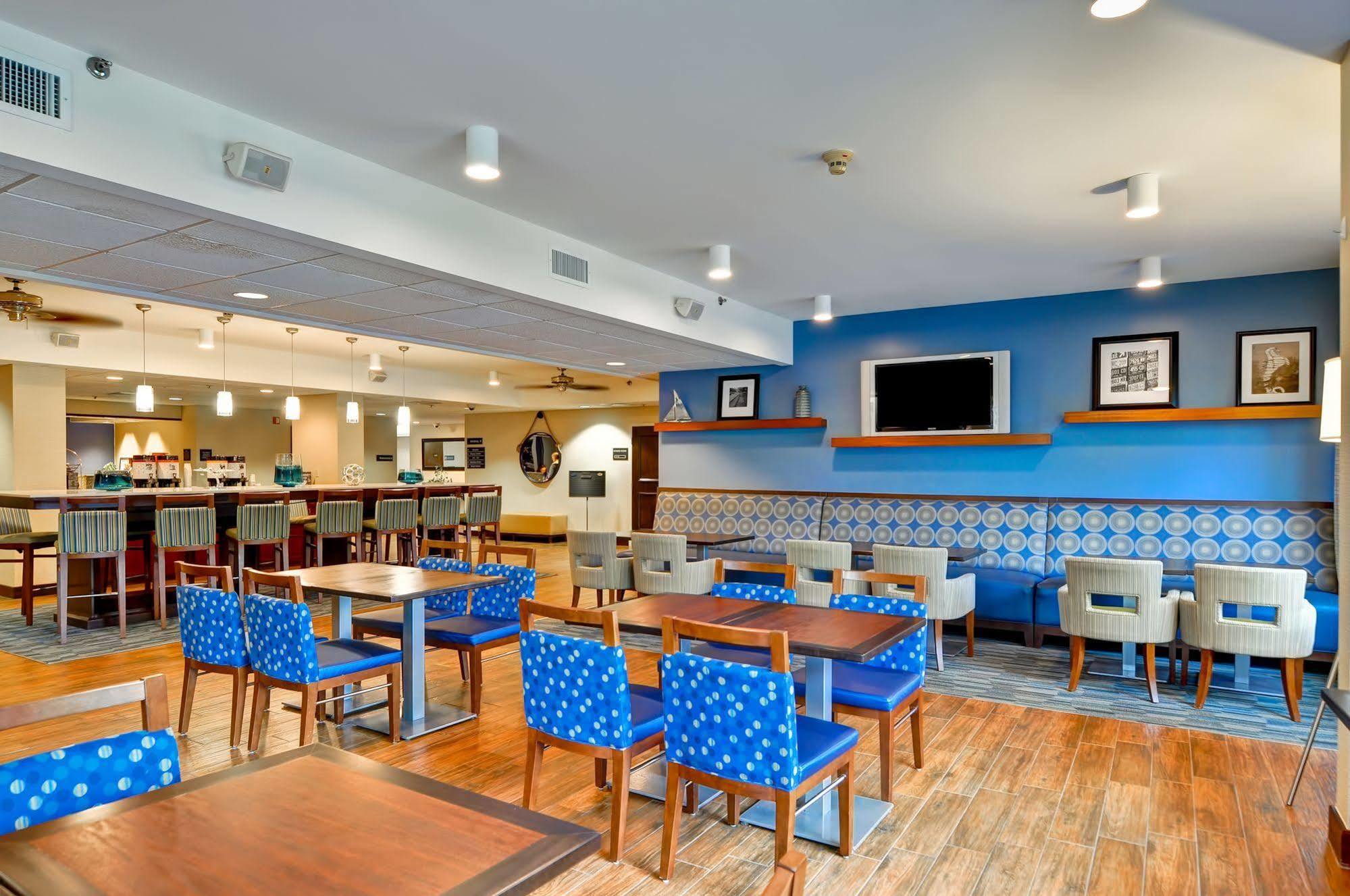 Hampton Inn New Bedford/Fairhaven Exterior photo